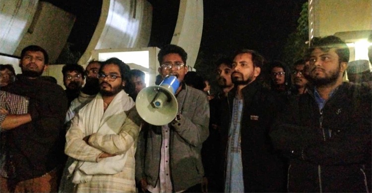 ওসমান হাদির উপর হামলার প্রতিবাদে কুবিতে বিক্ষোভ মিছিল